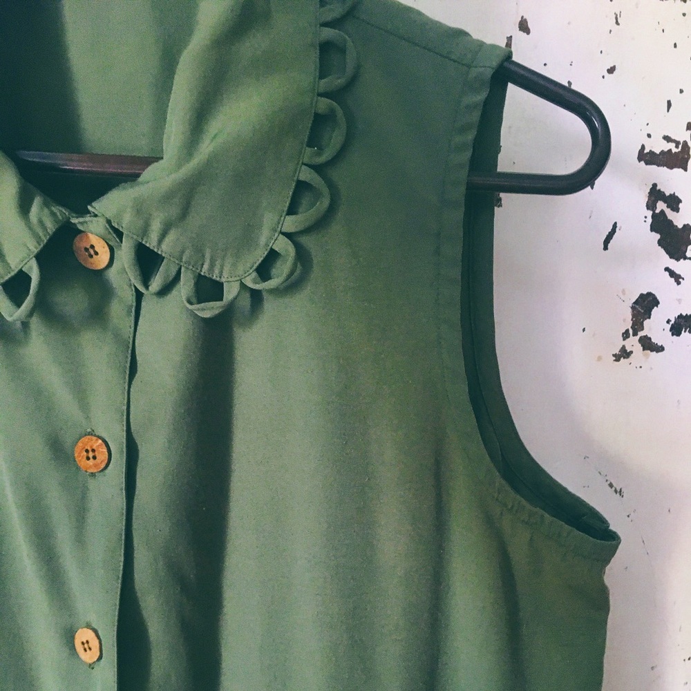 🌿VTG scalloped collar sleeveless blouse